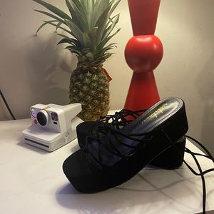 Lace up flat form sandals